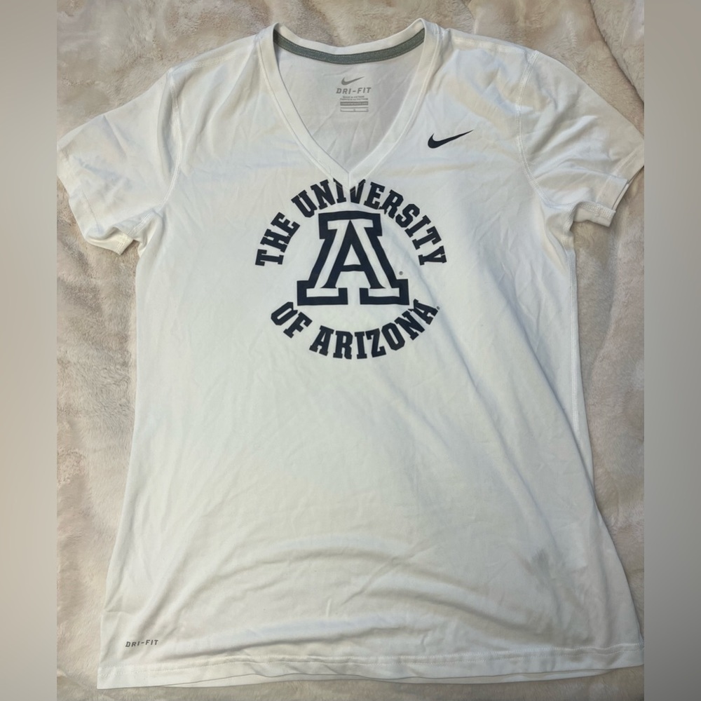 u of a athletic top